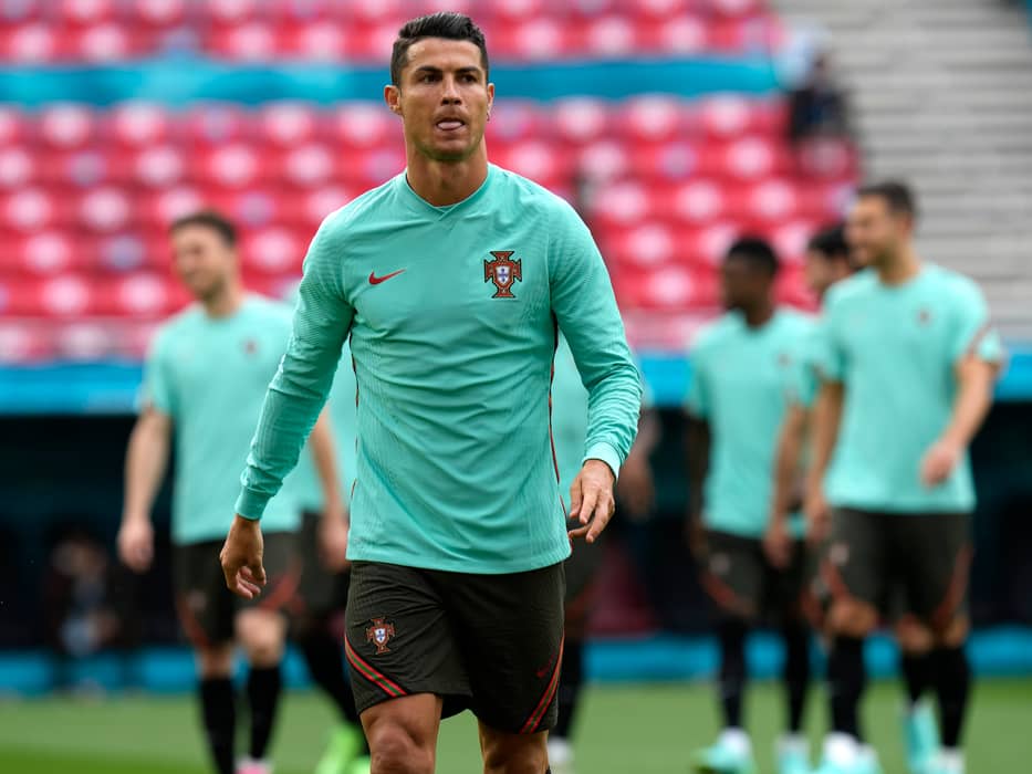 Cristiano Ronaldo Removes The Coca-Cola Bottles and Remark “Drink Water”