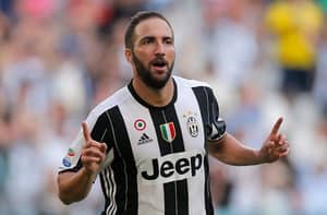 Gonzalo Higuain Gets Ripped Into For Attempting To Show He's Ripped