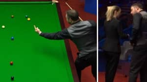 Snooker Player Sticks His Middle Finger Up At The White Ball And Gets Warning 