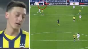 Mesut Ozil Is Nutmegged And Misses A Sitter In Nightmare 60 Seconds For Fenerbahce 