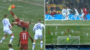 Robert Lewandowski Scores Wonderful Overhead Kick With His Boots Untied, Give Him The Ballon d'Or Now