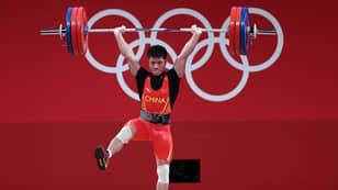 Chinese Weightlifter Li Fabin Wins Gold After Lifting 166kg On One Leg