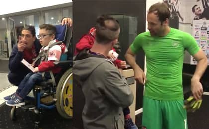 Arsenal Fan Meets His Hero Petr Čech In A Heart-Warming Meeting
