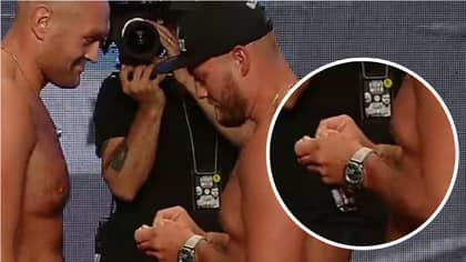 Tom Schwarz Eats Snickers Bar In Front Of Tyson Fury During Face Off