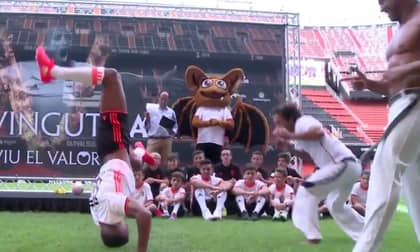 WATCH: Nani Shows Off Insane Martial Arts Skills During Valencia Presentation
