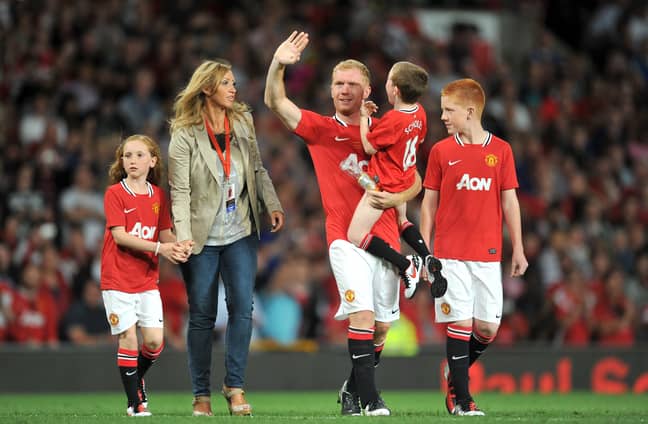 Scholes waves goodbye the first time. Image: PA Images.