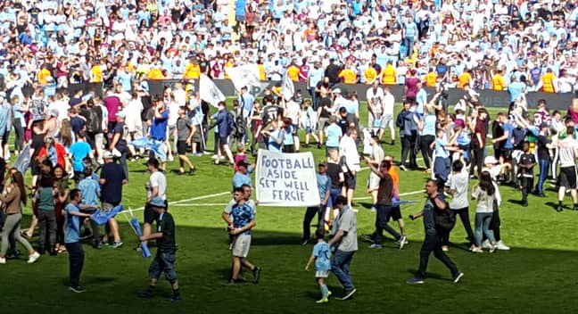 Manchester City fans with classy banner to Fergie after lifting the Premier League trophy. Image: PA Images
