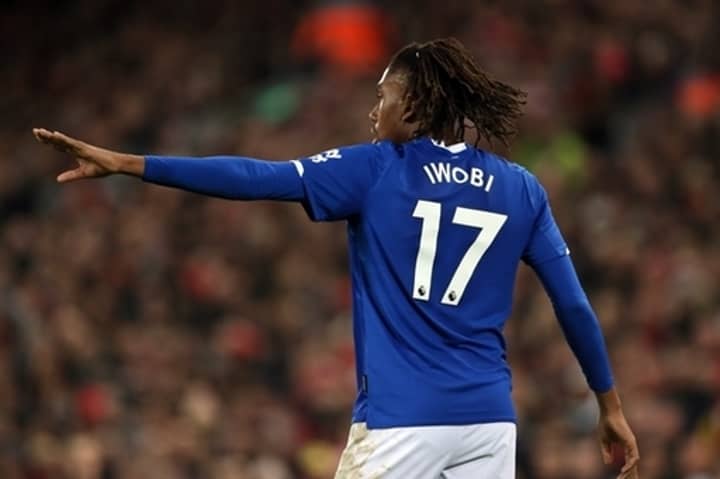 Everton's Alex Iwobi Dabs After Being Dribbled Past By N'Golo Kante