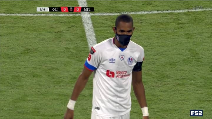 Jerry Bengtson Wears Face Mask During Football Match To Protect His Family