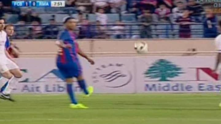WATCH: Ronaldinho Produces Ridiculous 'No-Look Pass' vs Real Madrid Legends