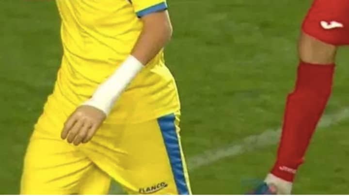 The Incredible Story Of The Romanian Teenager Who Made His Professional Debut Wearing A Prosthetic Hand
