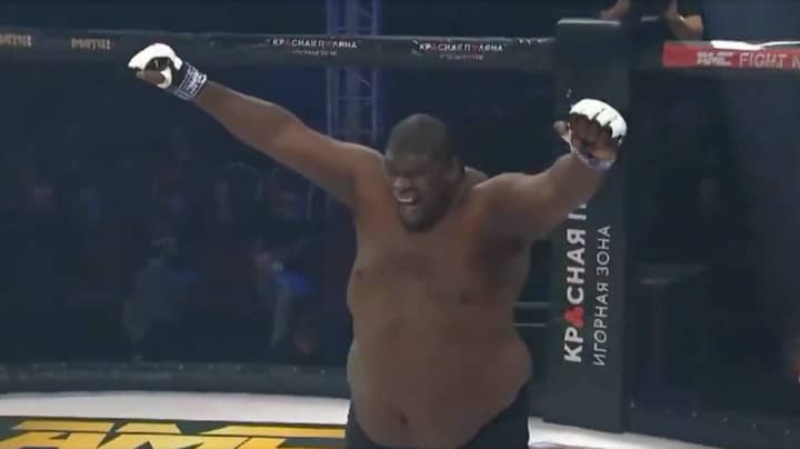 400-Pound Fighter Zuluzinho Hilariously Celebrates Victory Too Early And Ends Up Losing MMA Bout