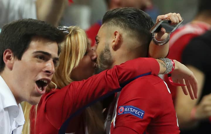 Yannick Carrasco kissing his wife in the stands. (Credit: SportsBible)