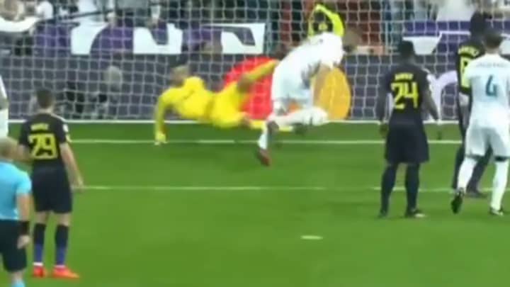 Hugo Lloris Pulls Off Superhuman Save Against Real Madrid 