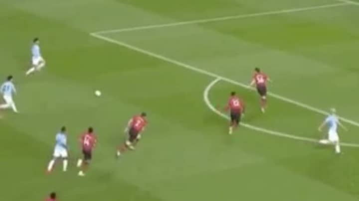 Fans Hilariously Break Down Manchester United's 1-1-1-1-3-3 Formation 