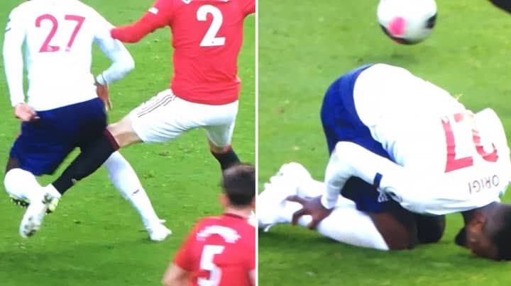 Divock Origi Went Down Holding The Wrong Leg After 'Foul' From Victor Lindelof