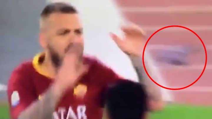 Daniele De Rossi Refuses To Wear Captain's Armband, Throws It Back At Teammate 