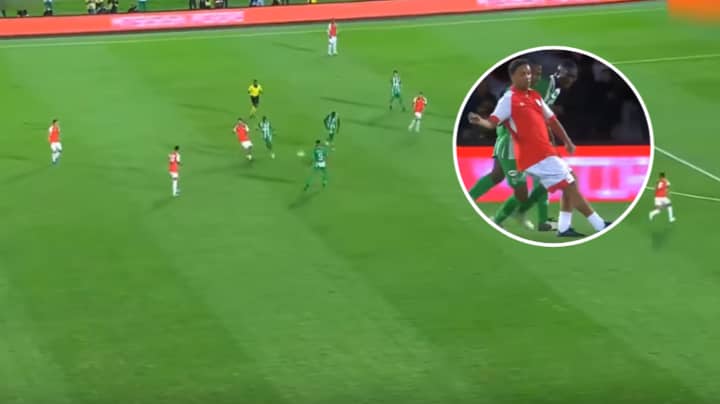 Ronaldinho Comes Out Of Retirement, Produces Filthy No-Look Assist For Santa Fe