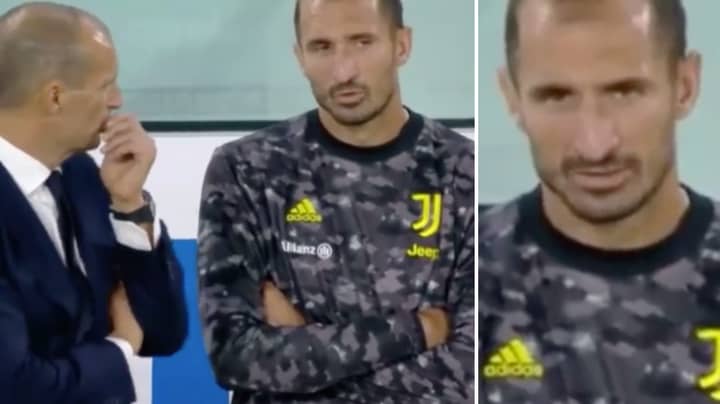 Fans Think They've Spotted Giorgio Chiellini's Worrying Message To Max Allegri During Juventus Defeat